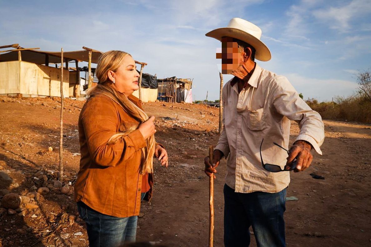 Atienden en Navidad a familias desplazadas por violencia en Sinaloa