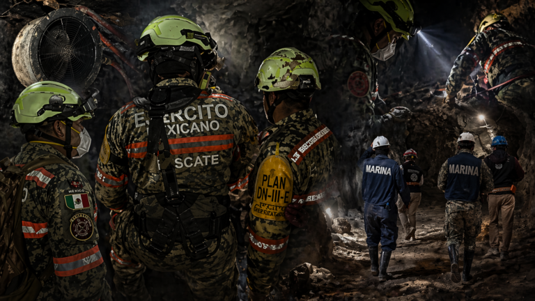 Batallón de Emergencias de Sedena supervisa seguridad para continuar búsqueda en mina Santa Fe